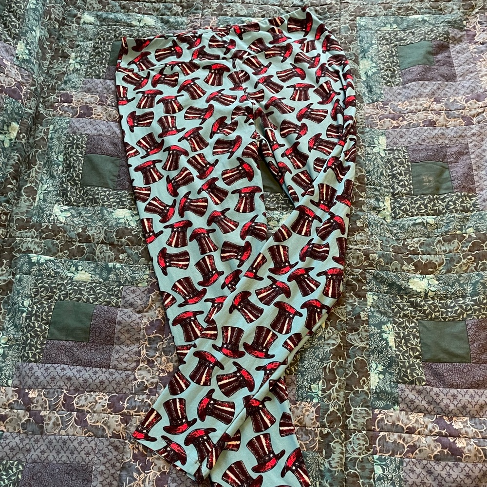 LuLaRoe Leggings Blue Top Hat Pattern Tall and Curvy